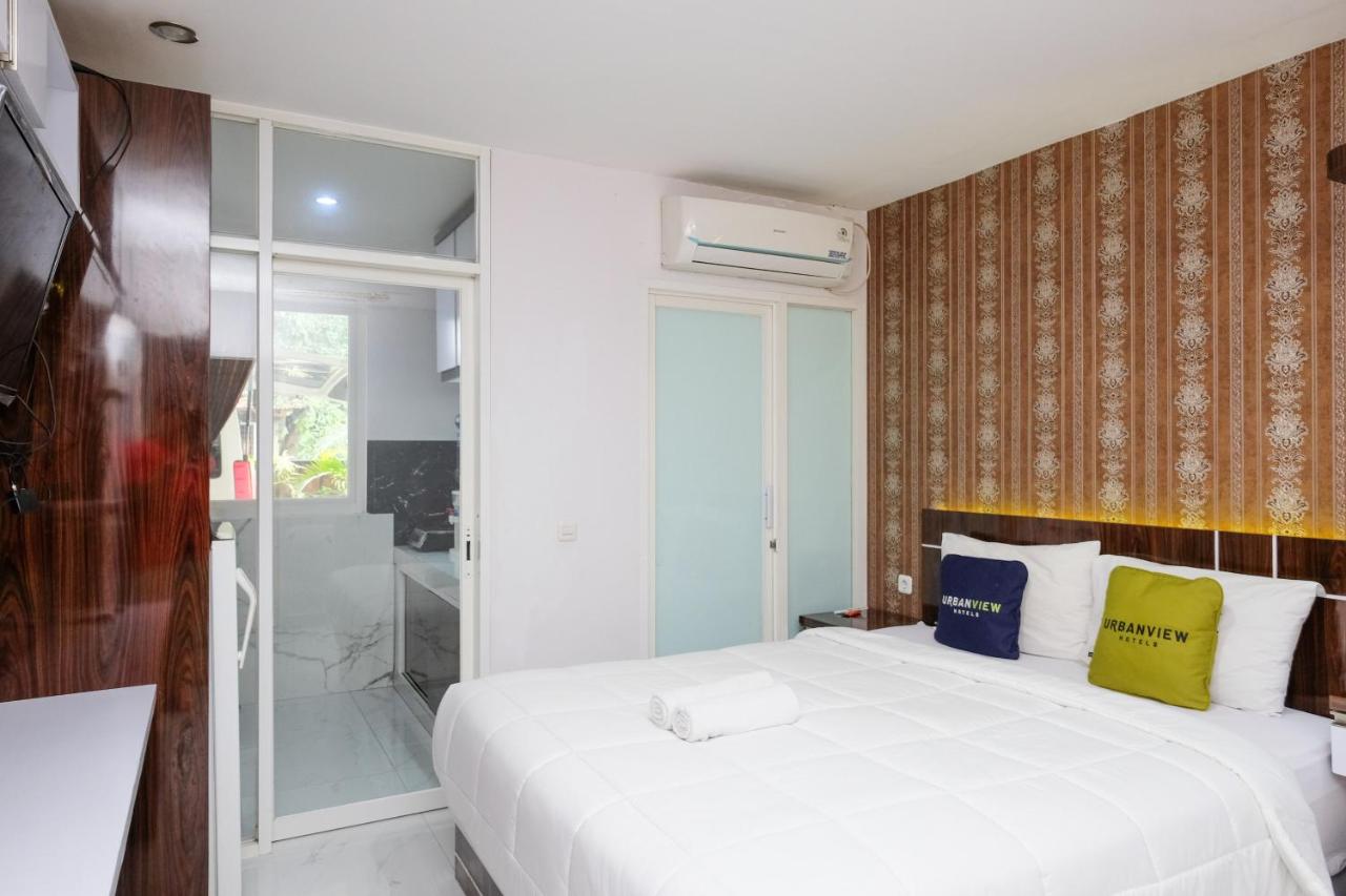 Urbanview Hotel DHelomi Homestay near UPN Veteran photo 2