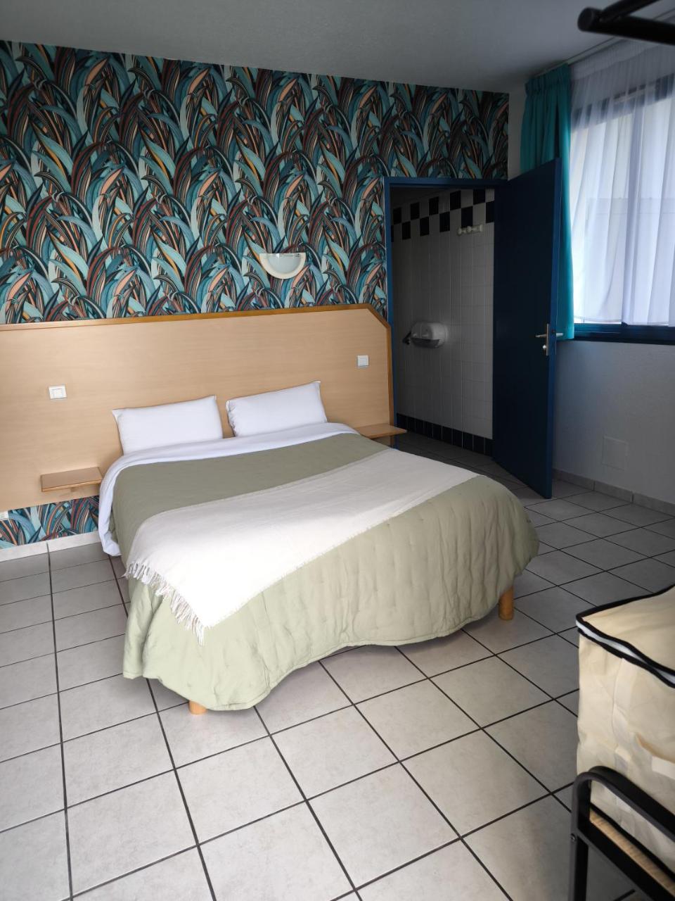 Hôtel Le Laury's-hôtel calme proche de Rodez avec parking privé gratuit-Arrivée après 20h possible via borne automatique photo 3