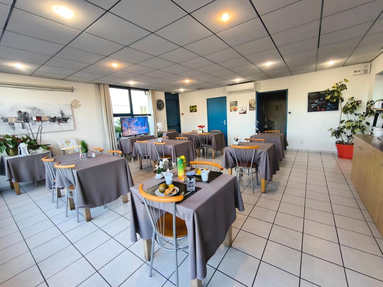 Hôtel Le Laury's-hôtel calme proche de Rodez avec parking privé gratuit-Arrivée après 20h possible via borne automatique photo 4