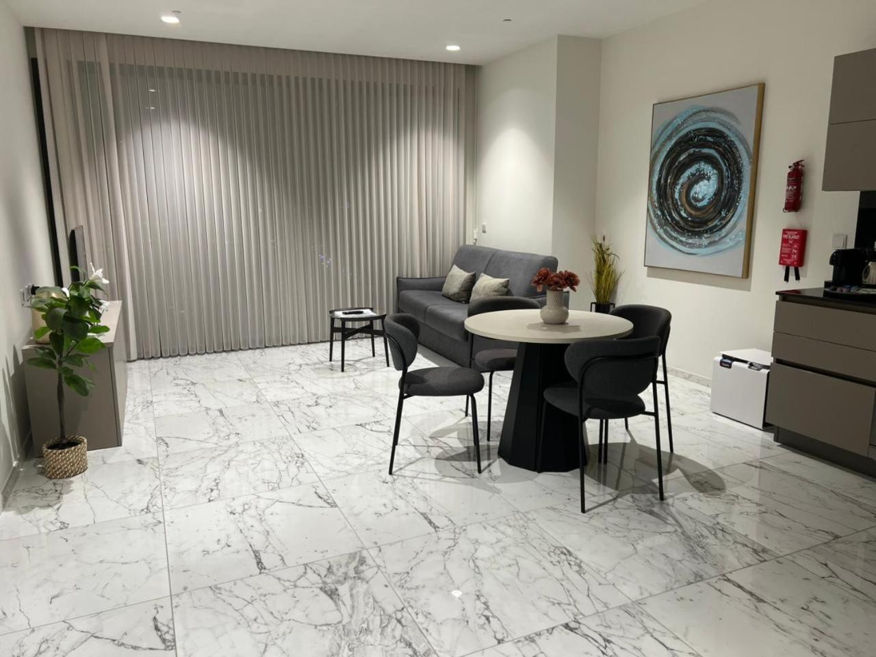 Mercury Tower Apartments By Dahlia - 6