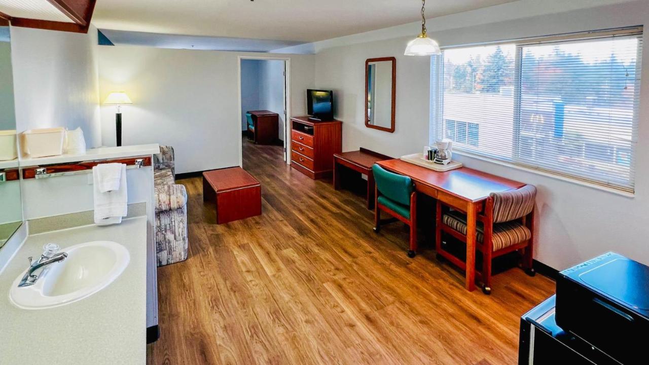 Studio 6 Suites Portland OR- I-5/OHSU photo 4