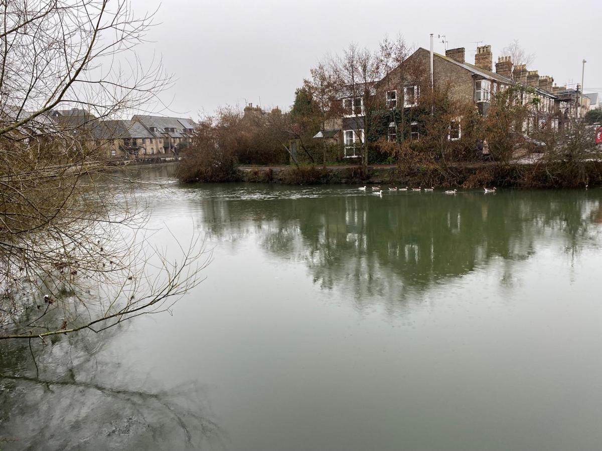 Thames Side Flat - 6
