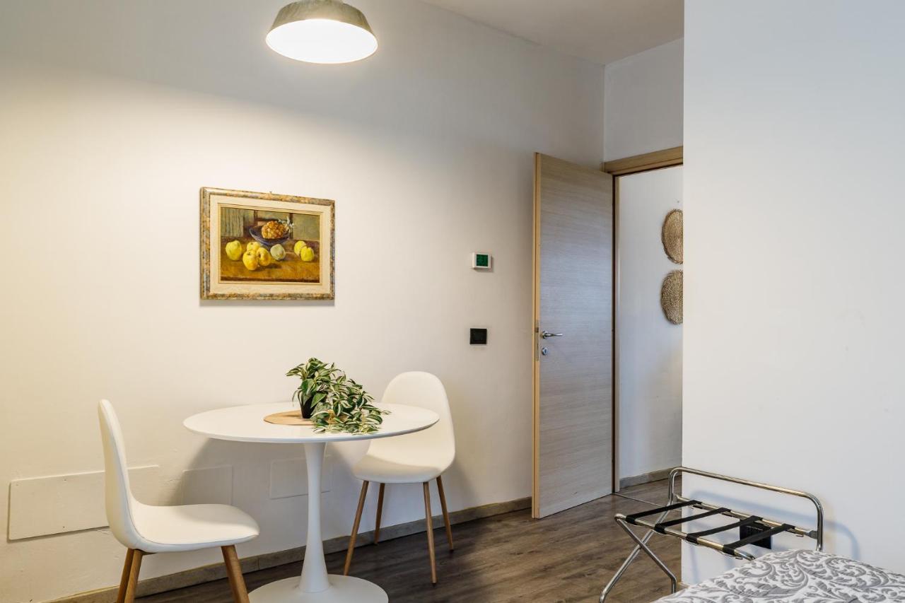 Le Dimore Apartments - Garden & Private Parking photo 3