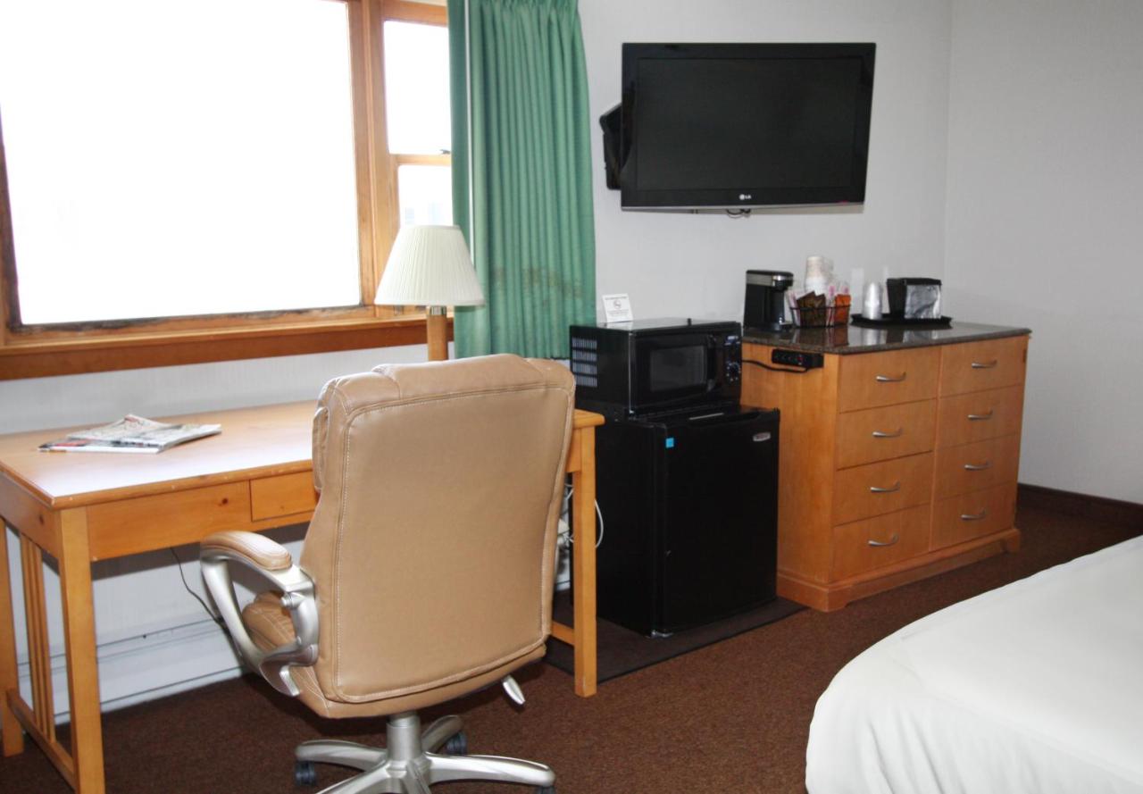 The Bluebird Motel Maine photo 3