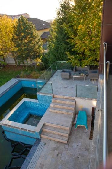 Villa with Pool Bragadiru - 4