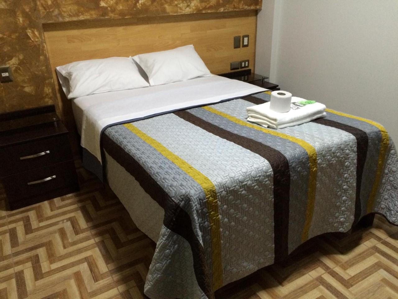 Hostal Gold Star photo 2