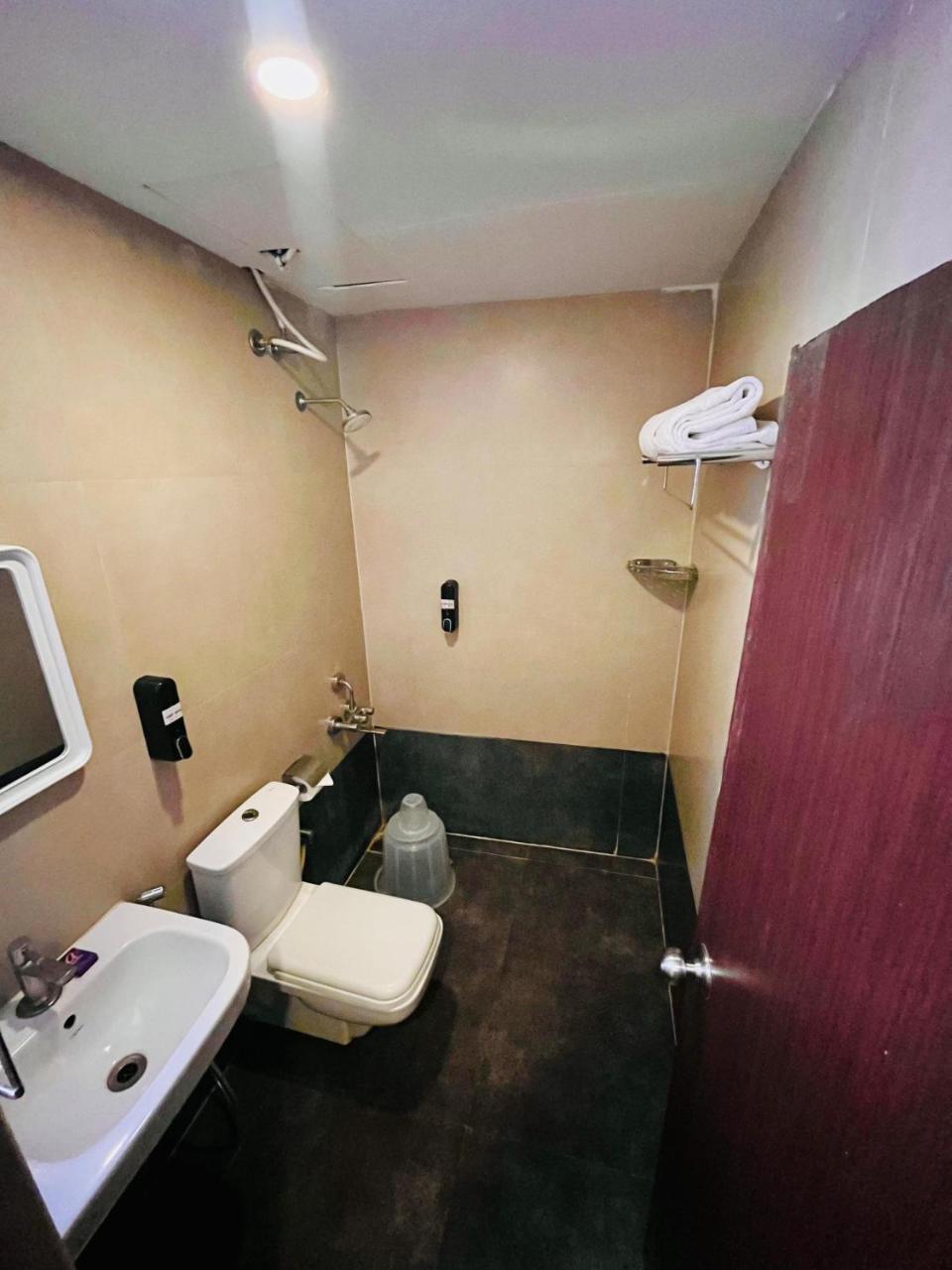 Astra Hotels and Suites HSR Sector 1 photo 2