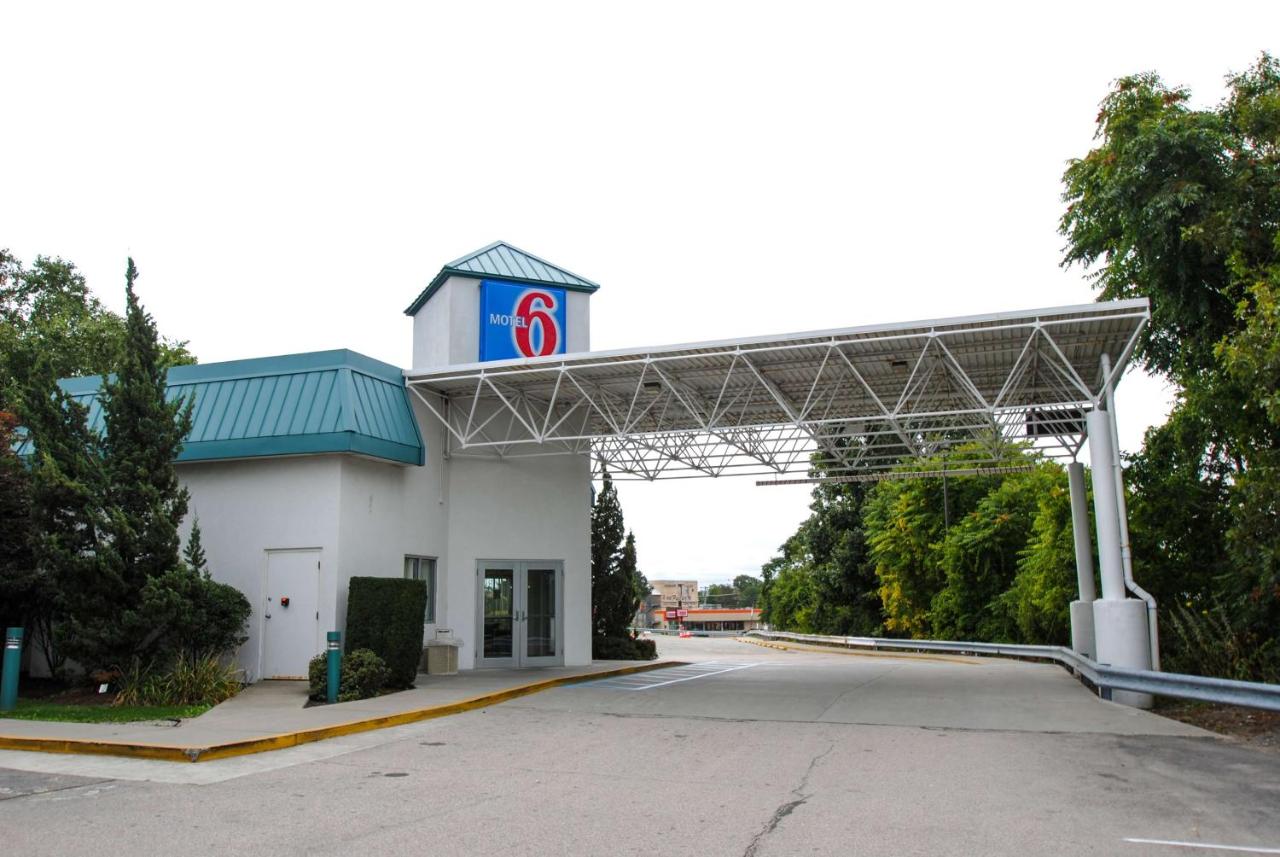 Motel6 Warwick, RI - Providence Airport - I-95