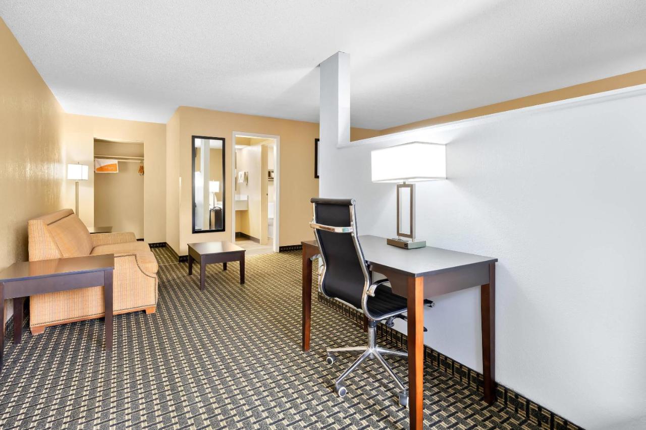 Quality Inn Perry - National Fairgrounds Area photo 4