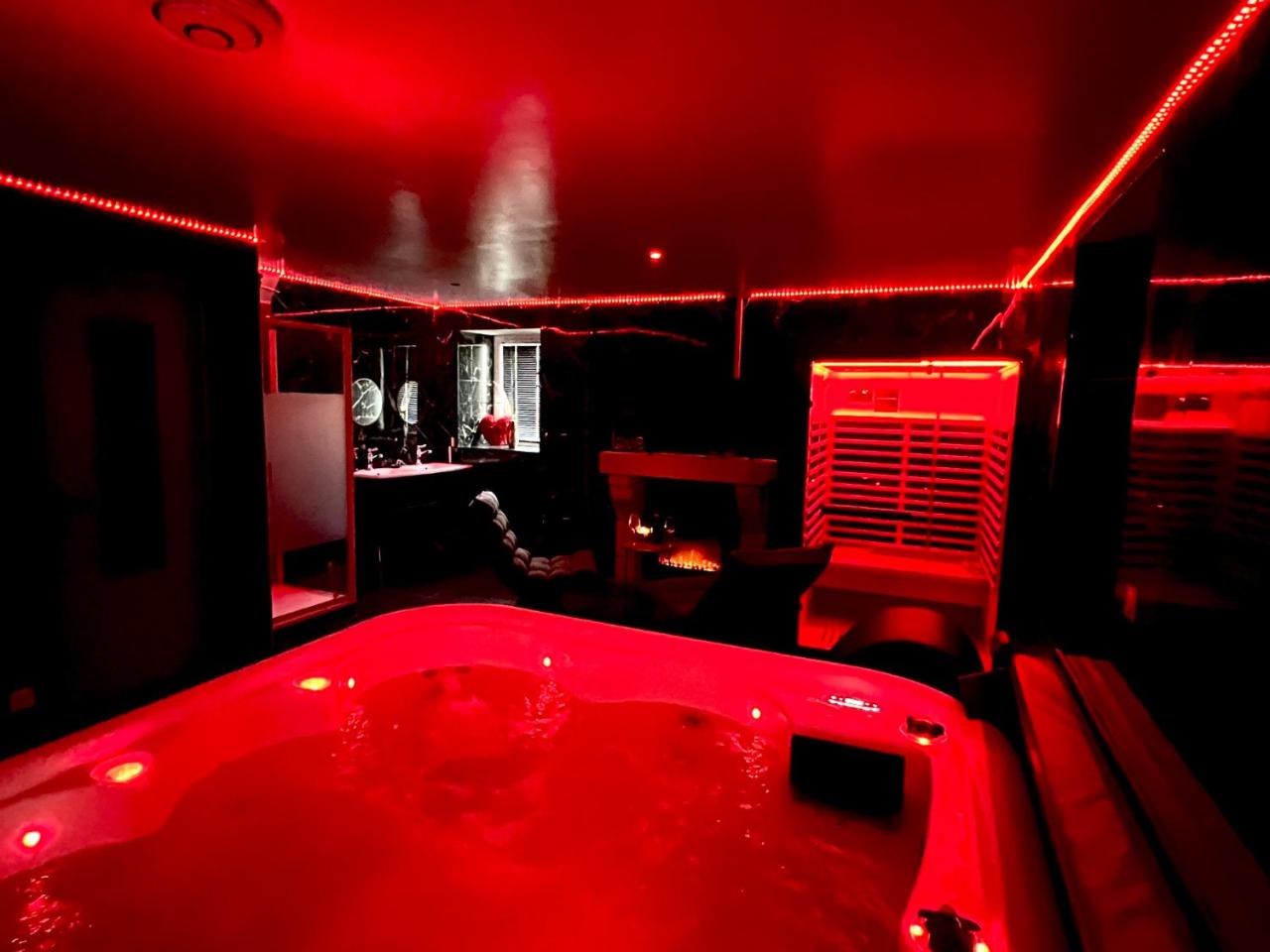 Redroom, Spa, Sauna, cheminée, romantique pour 2 - 4