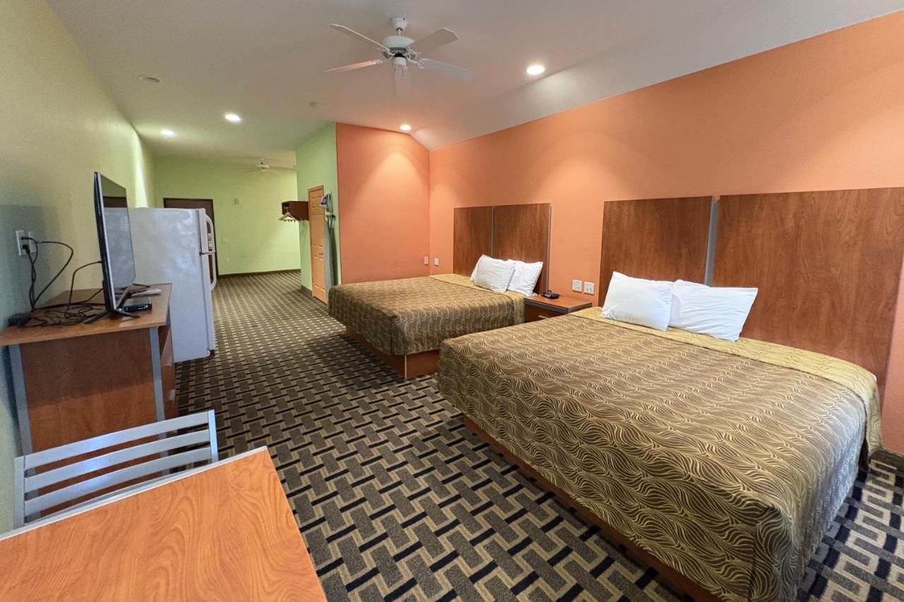 Regency Inn & Suites By Capital O Houston IAH Airport photo 2
