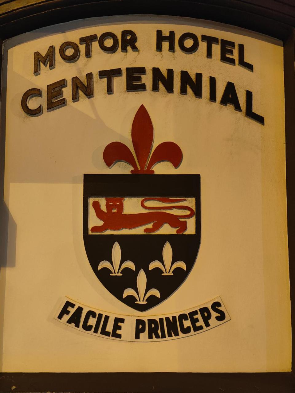Centennial Inn on Bathurst