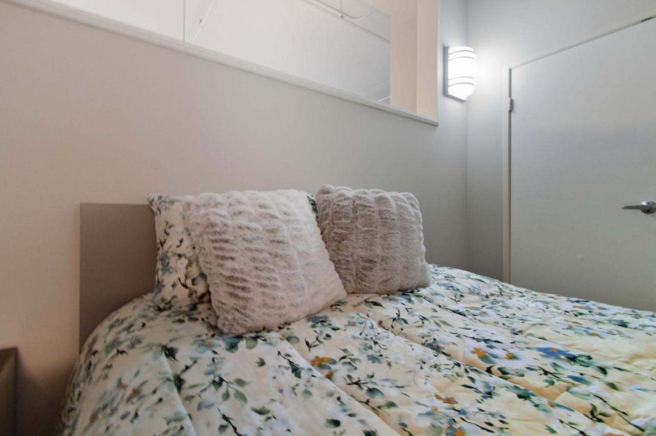 Luxury Downtown Cityview Suite Skywalk Access and Free Garage Parking - 4