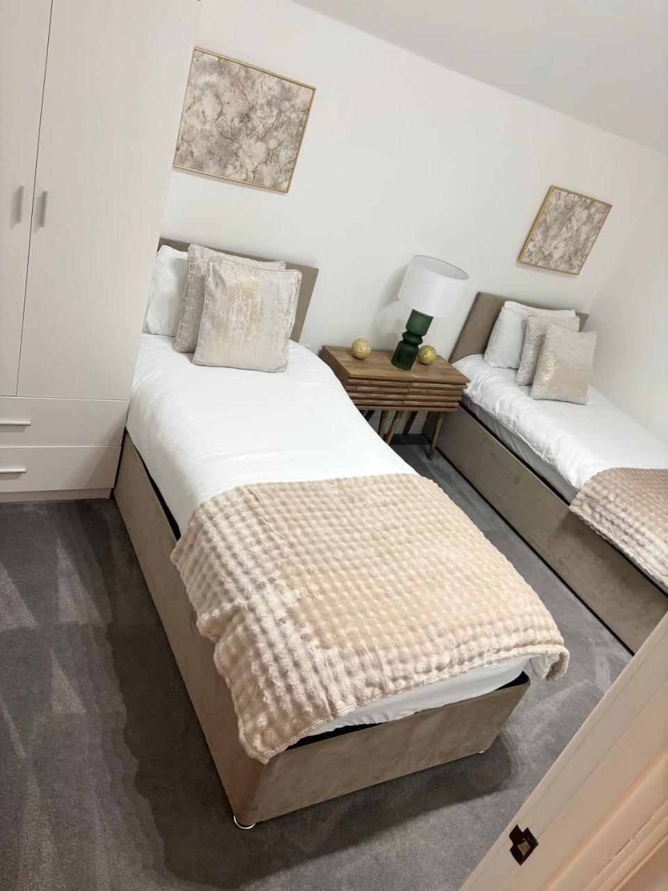 The Luxe Haven Penthouse - Sleeps 4 Apartment Nottingham City Centre - 6
