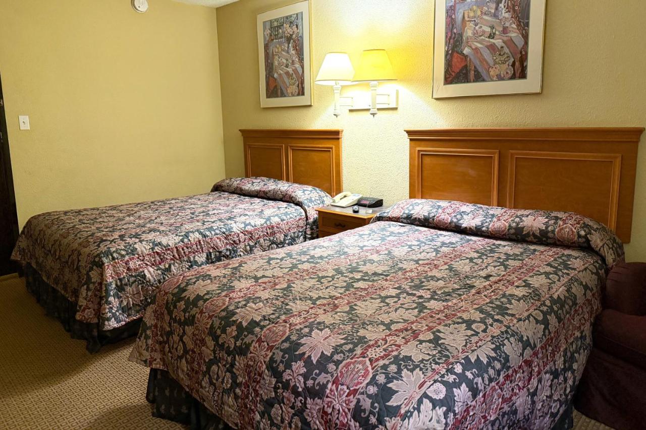 Fairview Inn Hesston Near Wichita photo 4