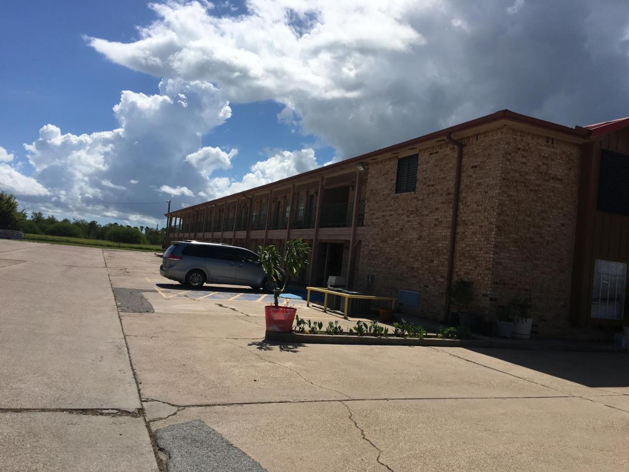 Chaparral Motel photo 3