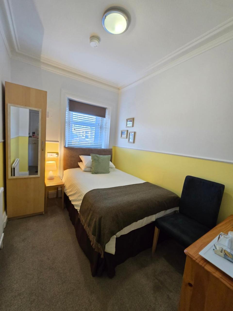 Hazeldene Guest House - 3