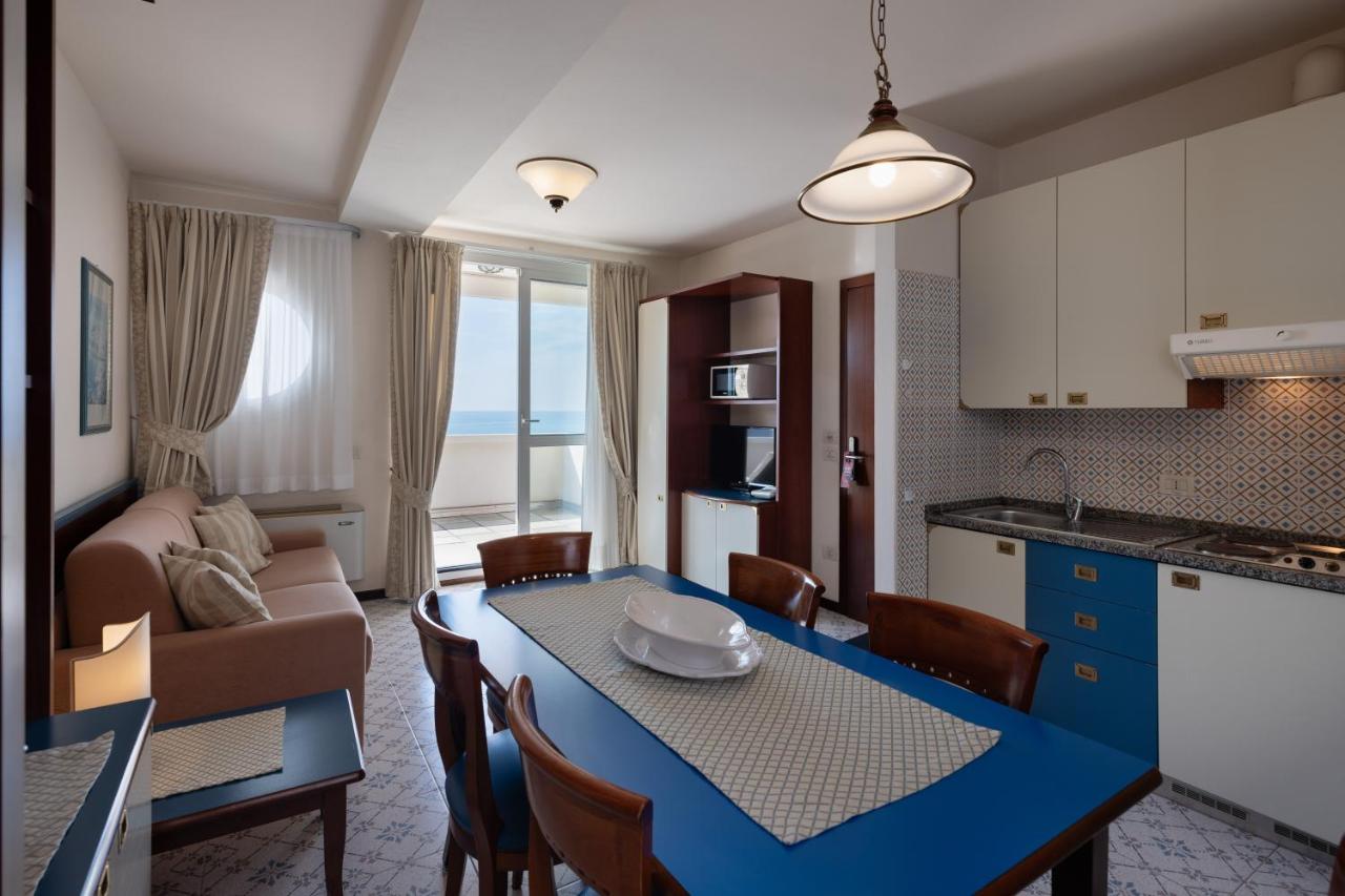 Aparthotel Holiday - 2