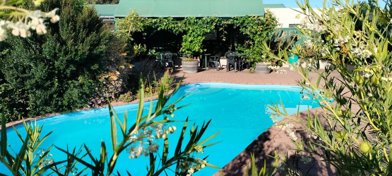 Commodore Court Motel