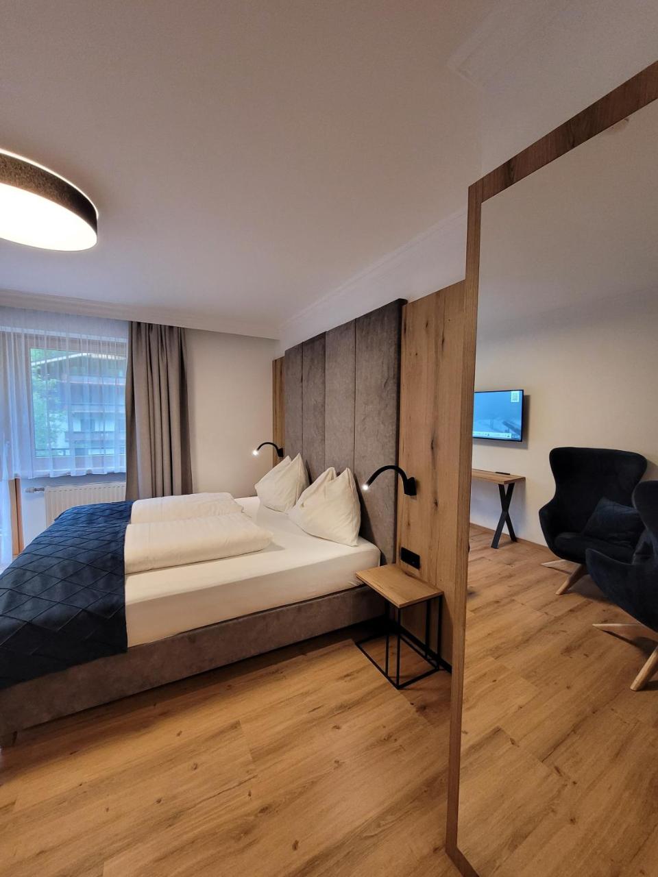 Hotel Sommerer - 100m to Ski Lift & 5 Min Walk to Hinterglemm Centre photo 2