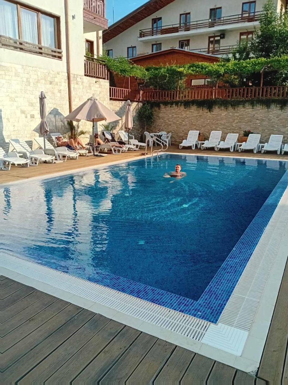 2 Luxurious one bedroom apartments 5 minute walk from the Gondola station - 2