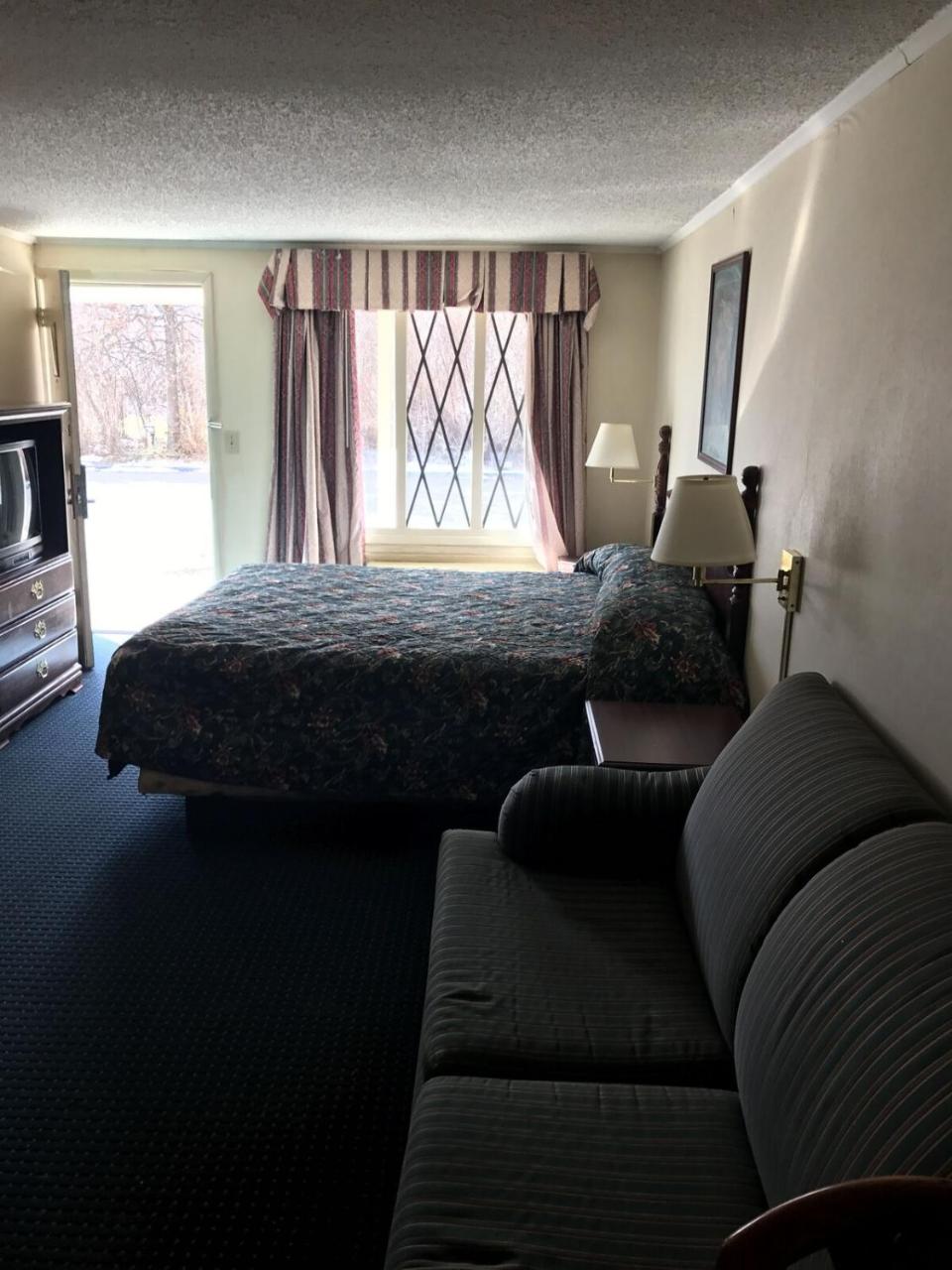 Home Town Inn photo 3