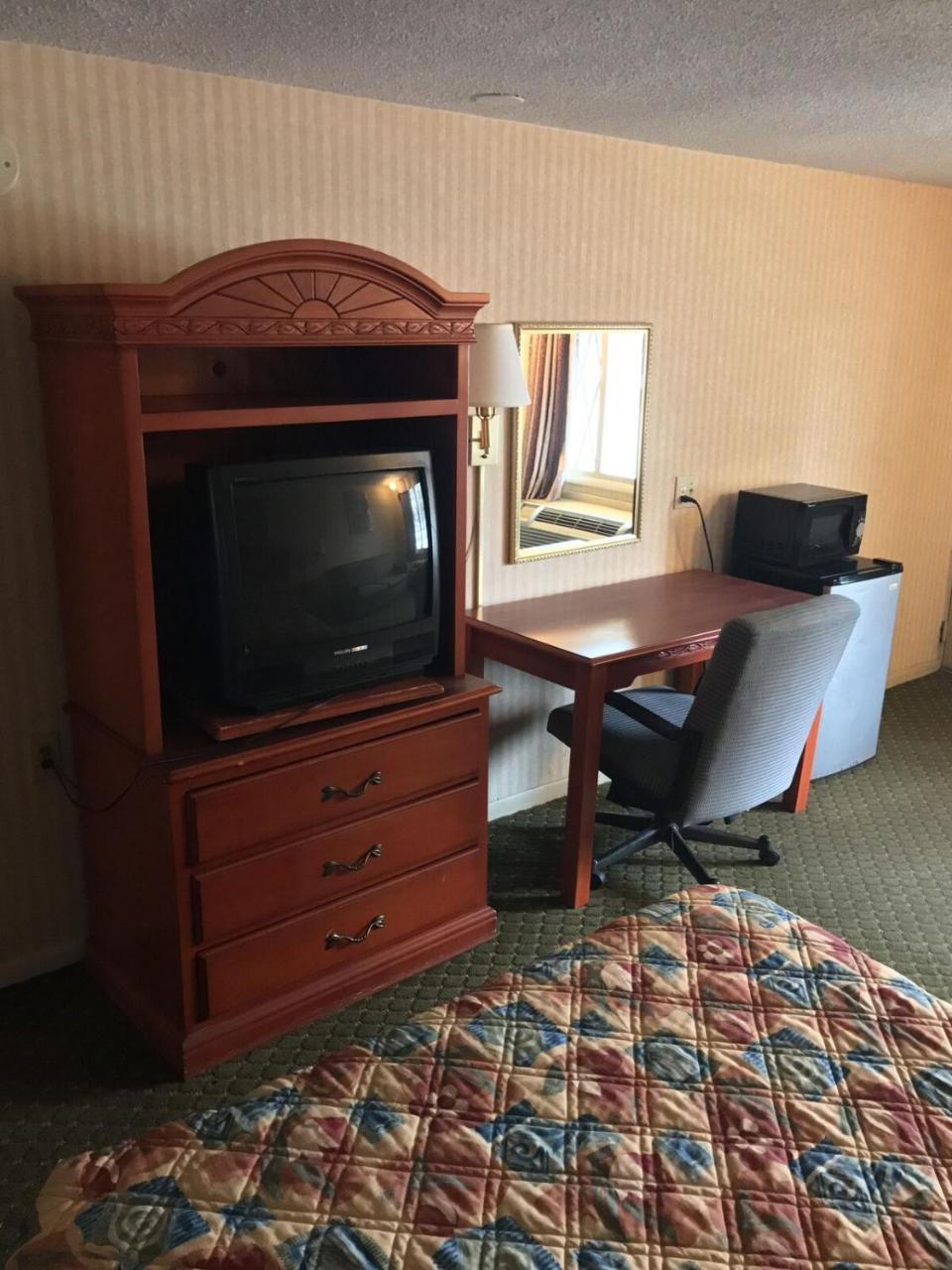 Home Town Inn photo 4
