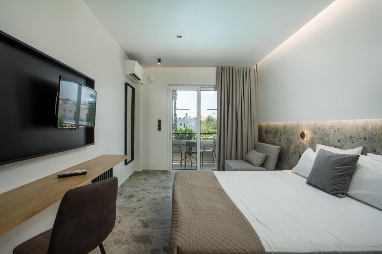 Dias Studios & Suites - 6