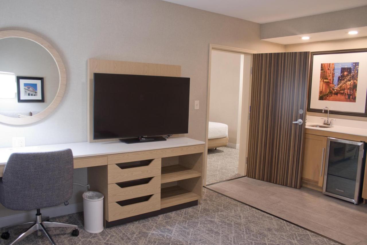 Hampton Inn & Suites Denver-Speer Boulevard photo 3