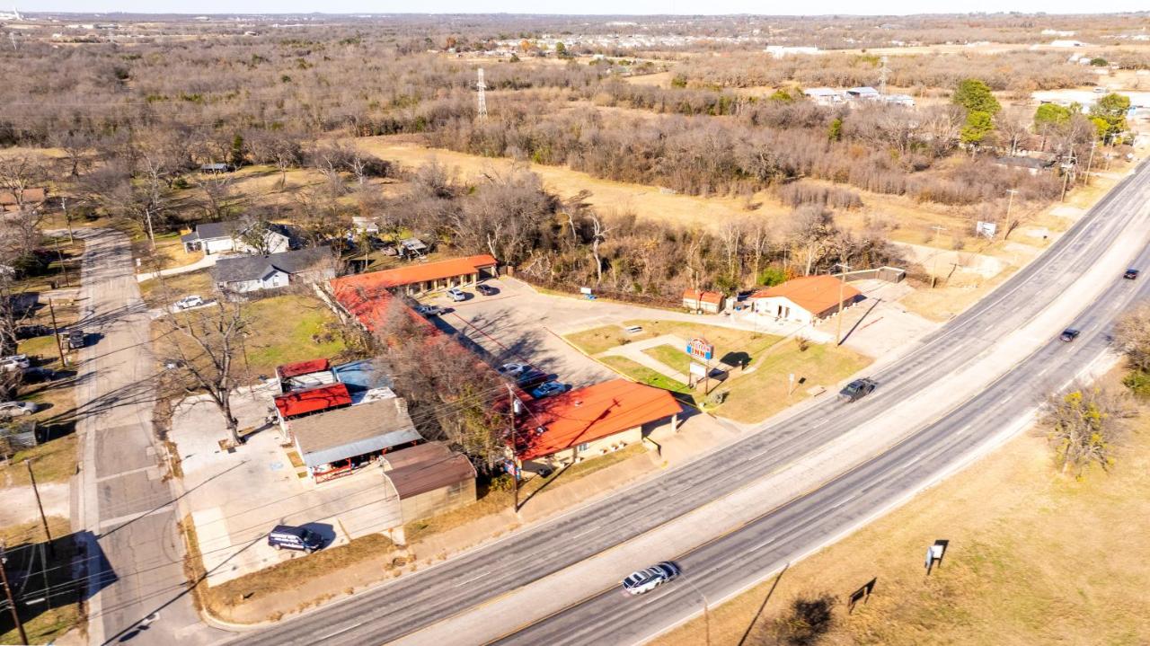 Western Inn by Capital O Cleburne TX photo 2