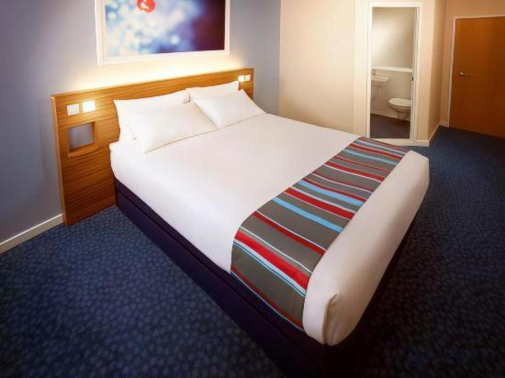 Travelodge Llanelli Central photo 2