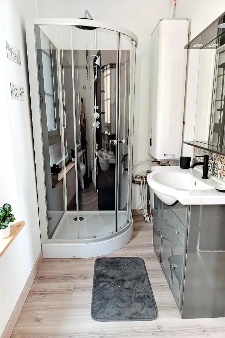 Apt 9, 2ème étage, magnifique T2 d'environ 45m2, climatisé avec une large terrasse plein sud - 2