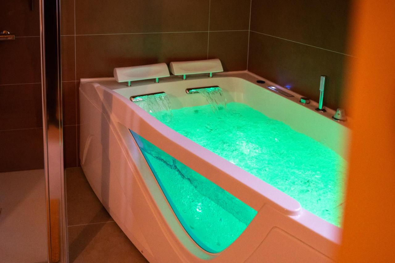 Les Rivières O'rientales Homerepublique à Cravant avec Jacuzzi - 3