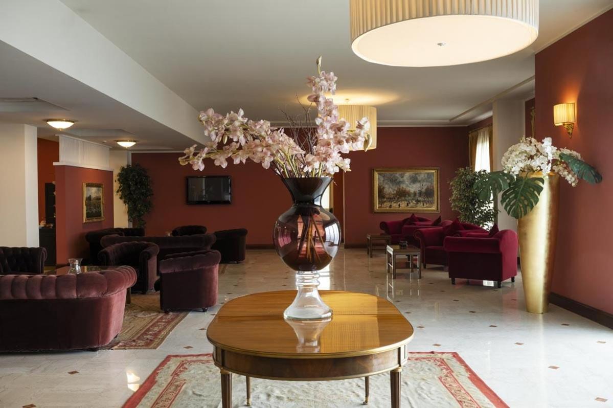 Hotel Maxim - 6