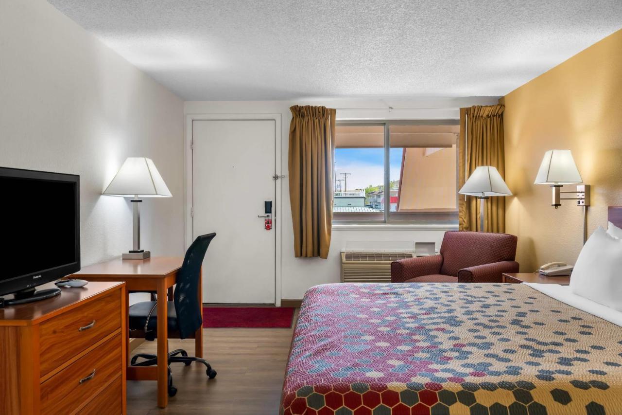 Econo Lodge Miles City I-94 photo 3