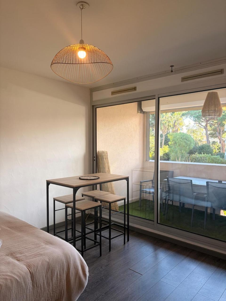 Studio terrasse au Port dHyères, Piscine, parking - 5