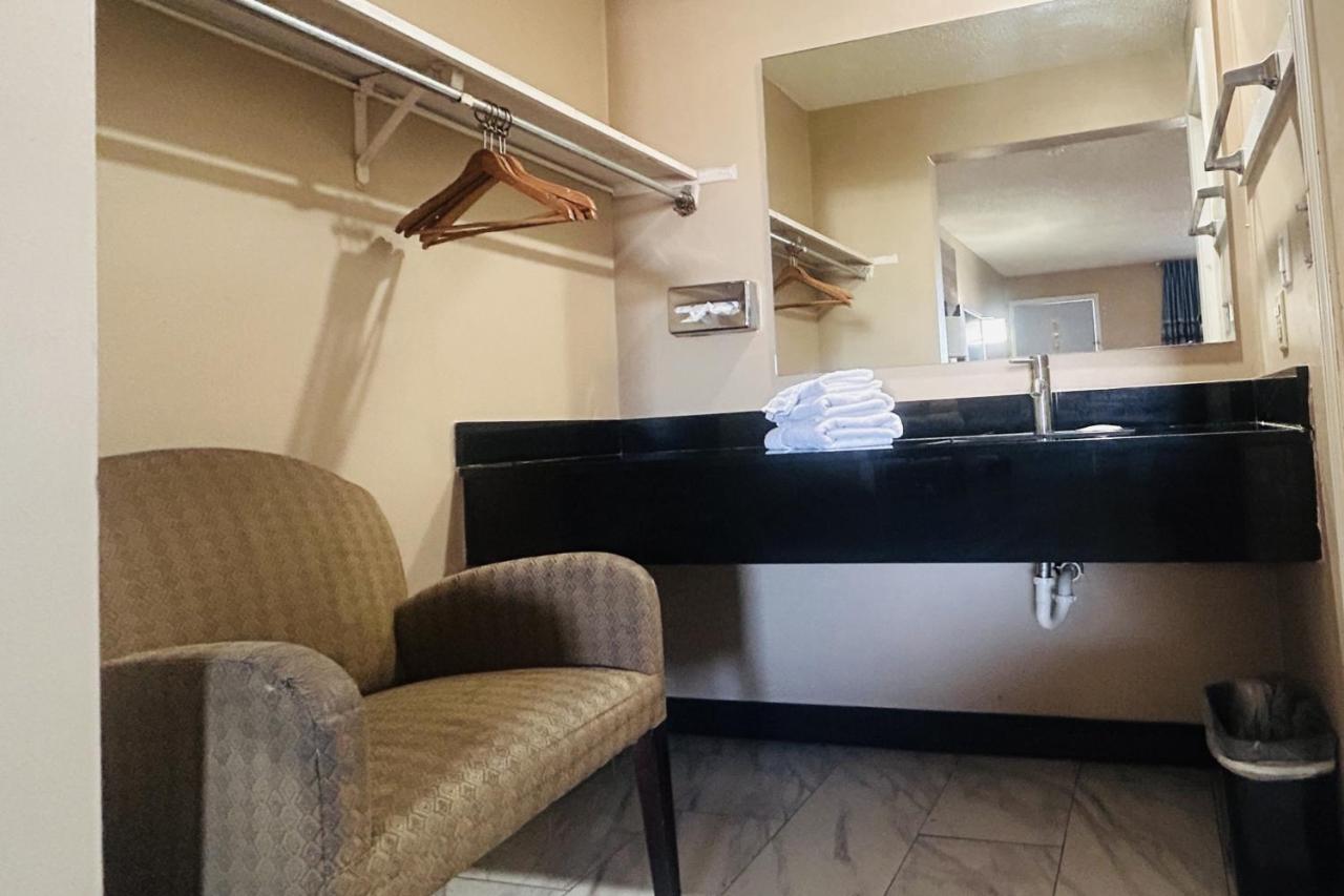 Residential Suites Grain Valley by Hotel O I 70 photo 2