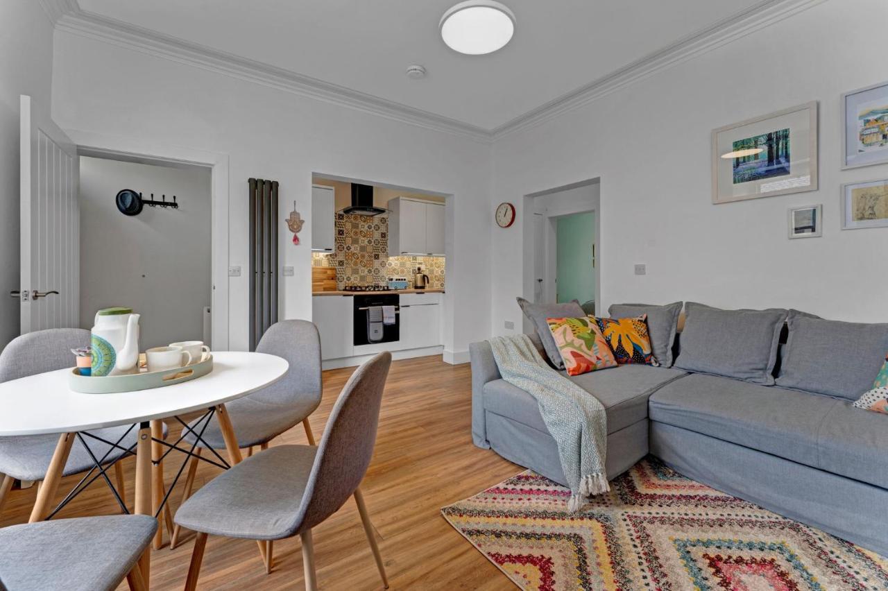 Stylish 2-Bed Villa Garden Central Edinburgh - 4