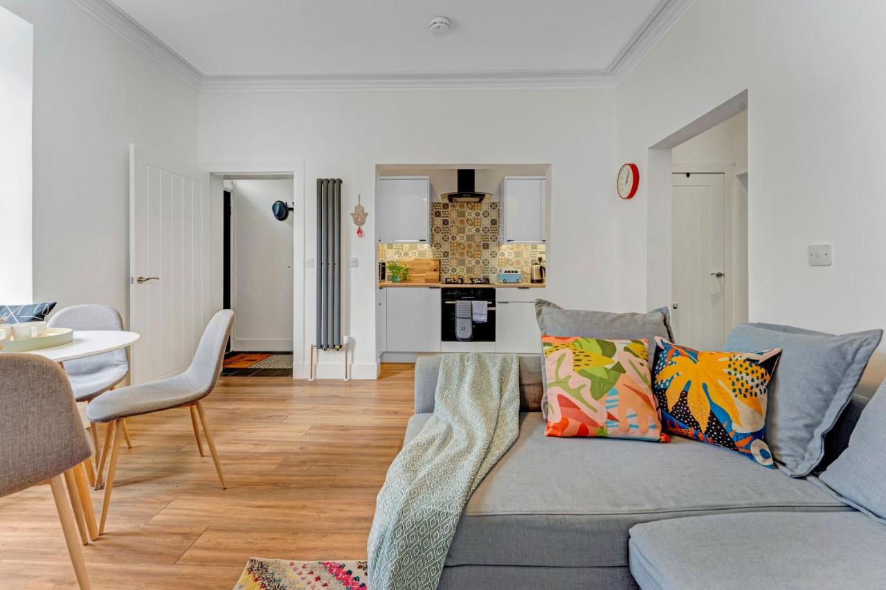 Stylish 2-Bed Villa Garden Central Edinburgh - 6