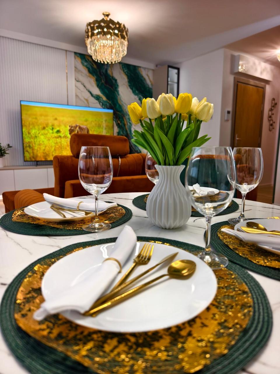 Central ART Deluxe Apartment 2 - Private Parking - 3