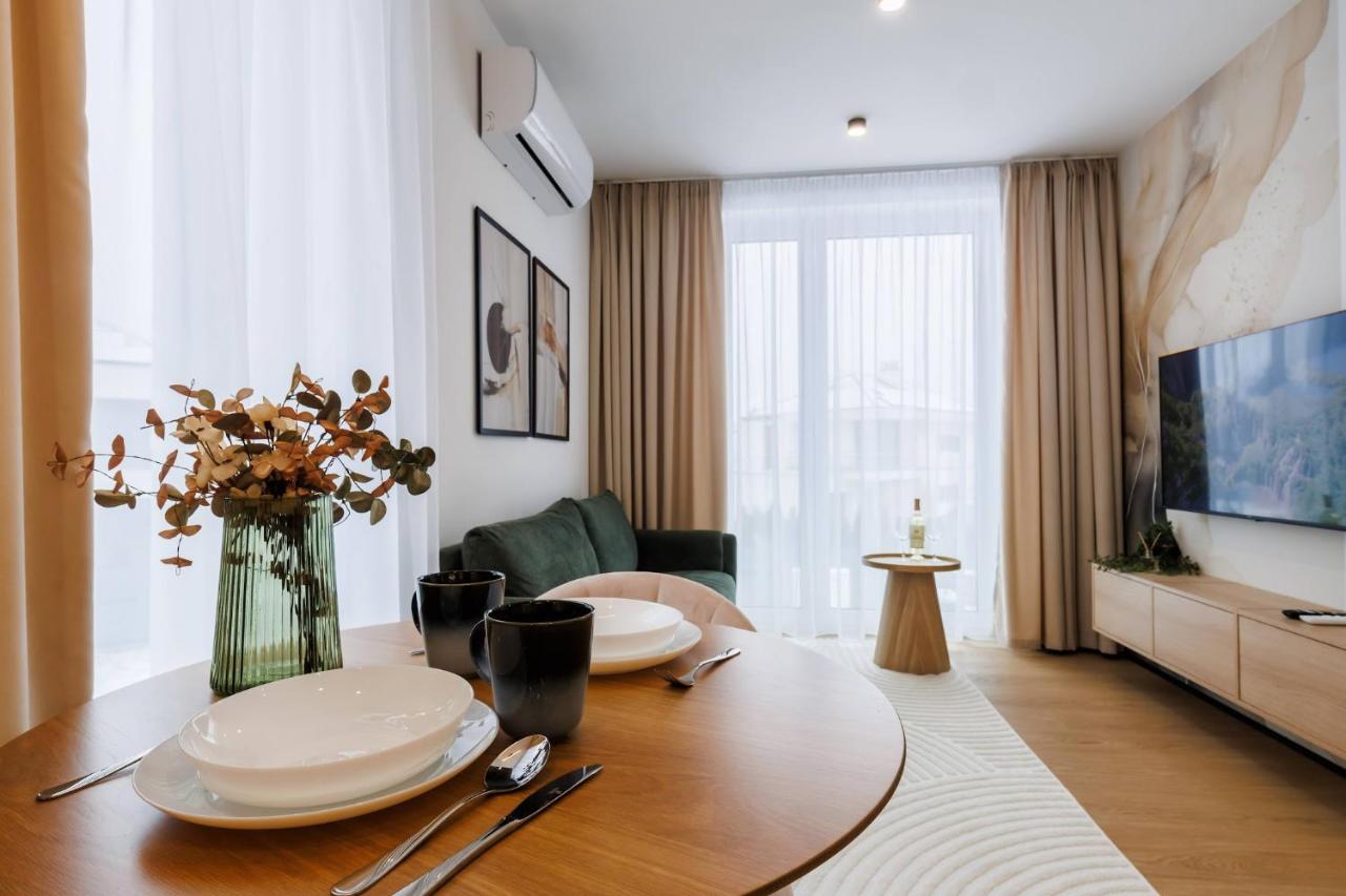 M4 Aura Apartments With Free Parking by StayNest - 3