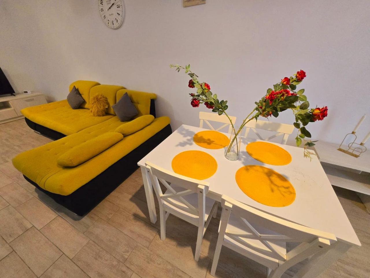 Large Family Apartment - Mamaia Nord Beach Spa and Pool Resort - 2