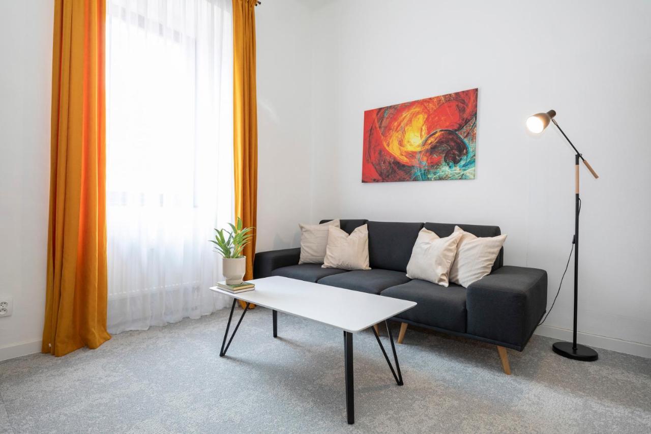 ALURE RESIDENCES 2 - 24h self check-in & private parking next to the apartment building included, CITY CENTER right on SNP Square in a quiet passage, new building, best deal in town - 6
