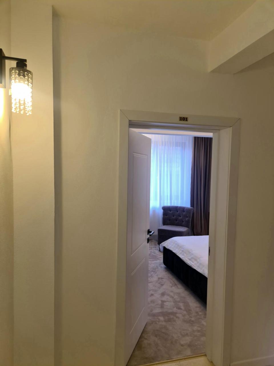 Jolie Boutique Hotel - 2