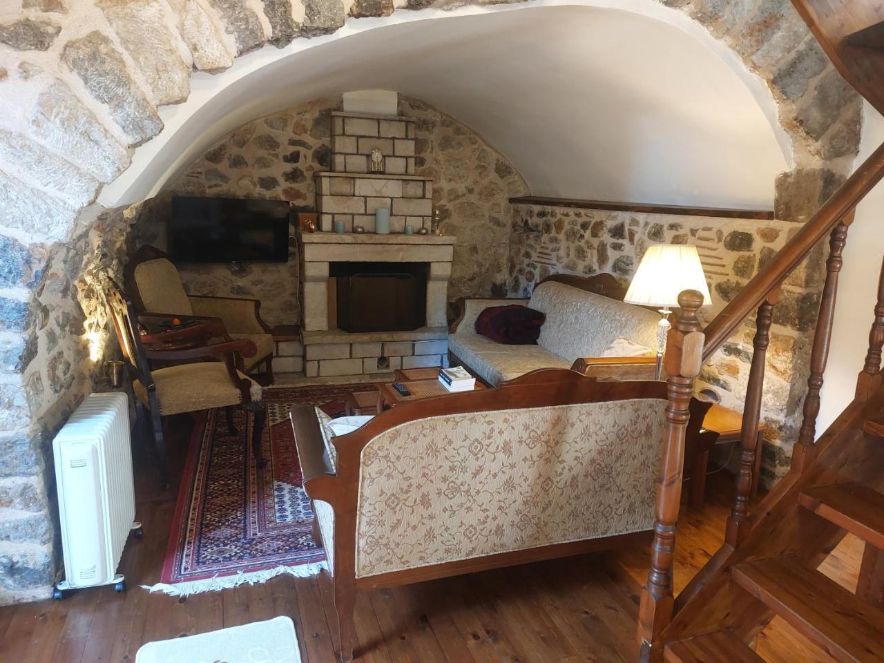 Andromahi Stone House - 4