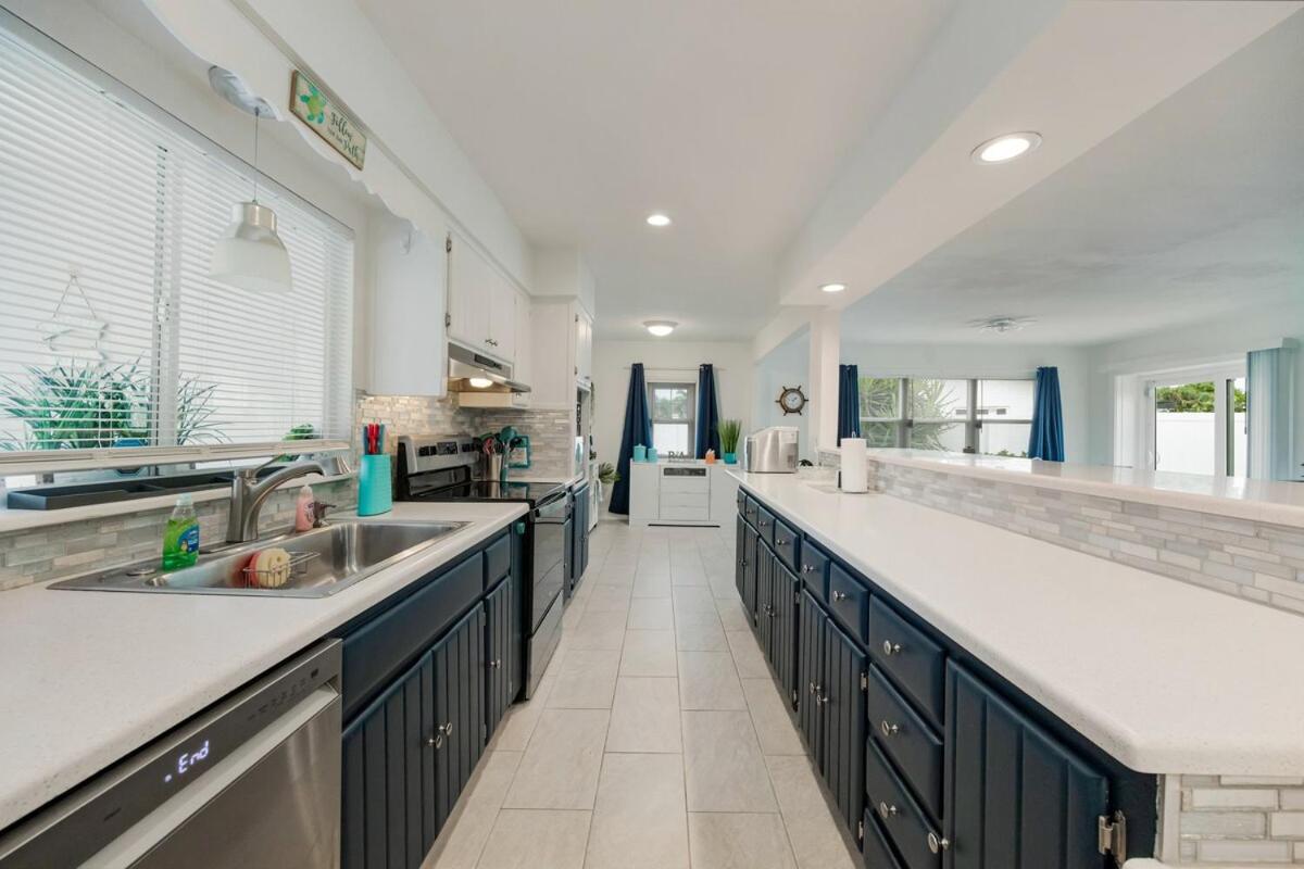 Lux 5 bed-3 bath Canal Front, with Pool in DT Cape - 5