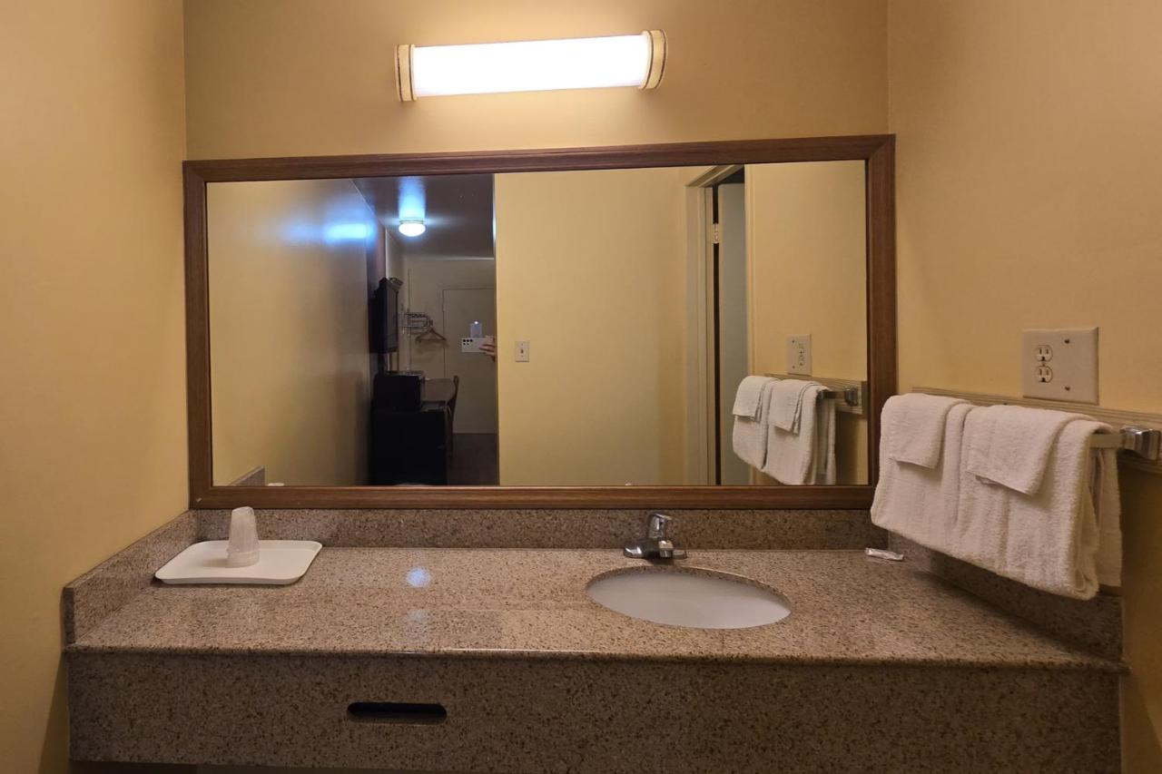 Sunrise Inn By OYO Newport News US-60 photo 3