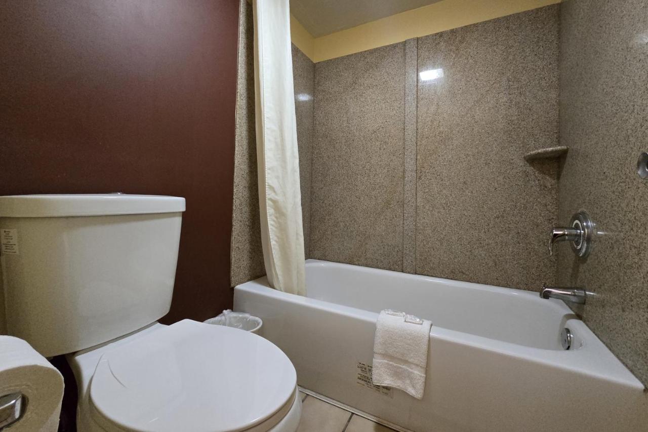 Sunrise Inn By OYO Newport News US-60 photo 4