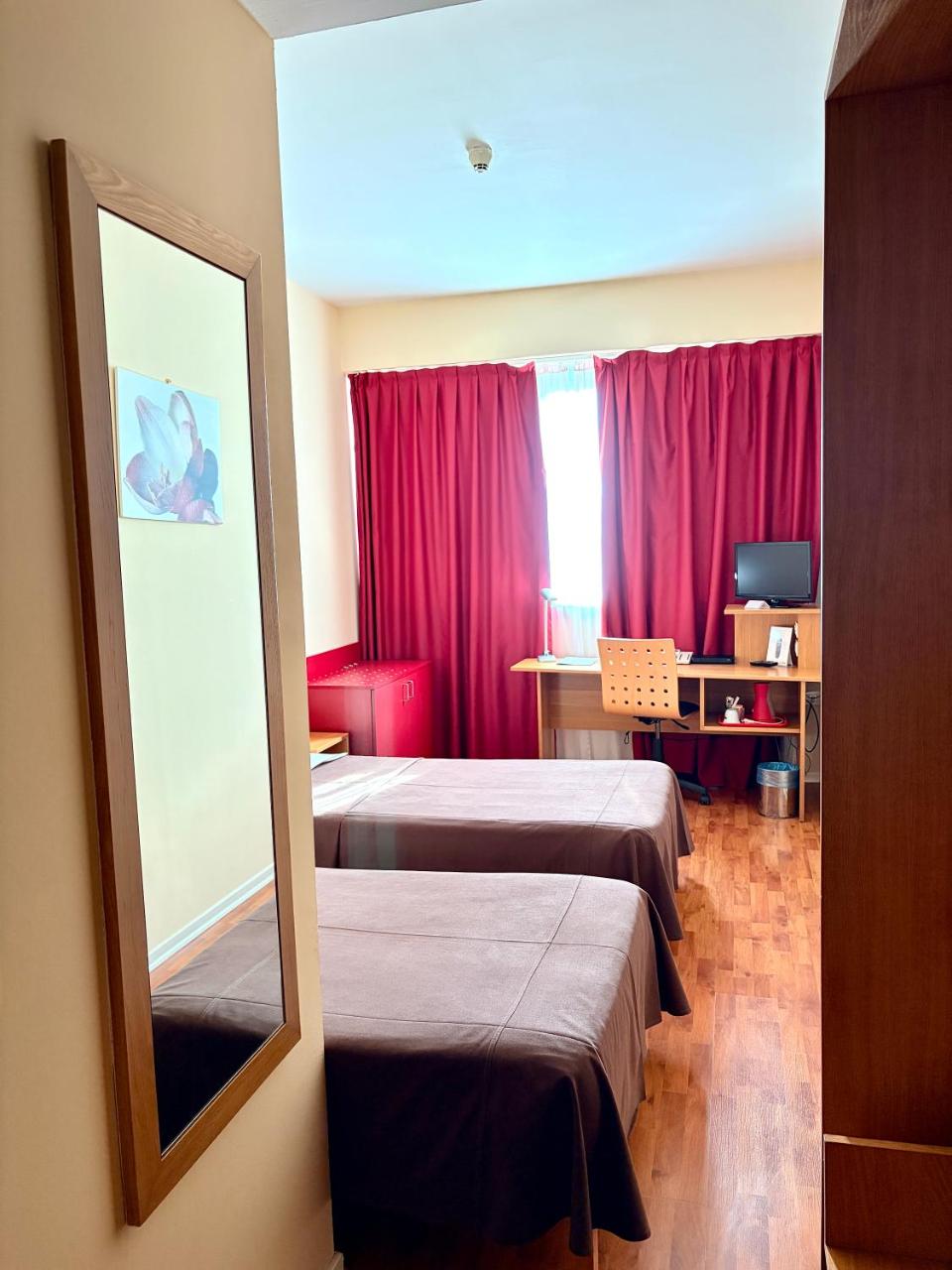 Executive Hotel - 6