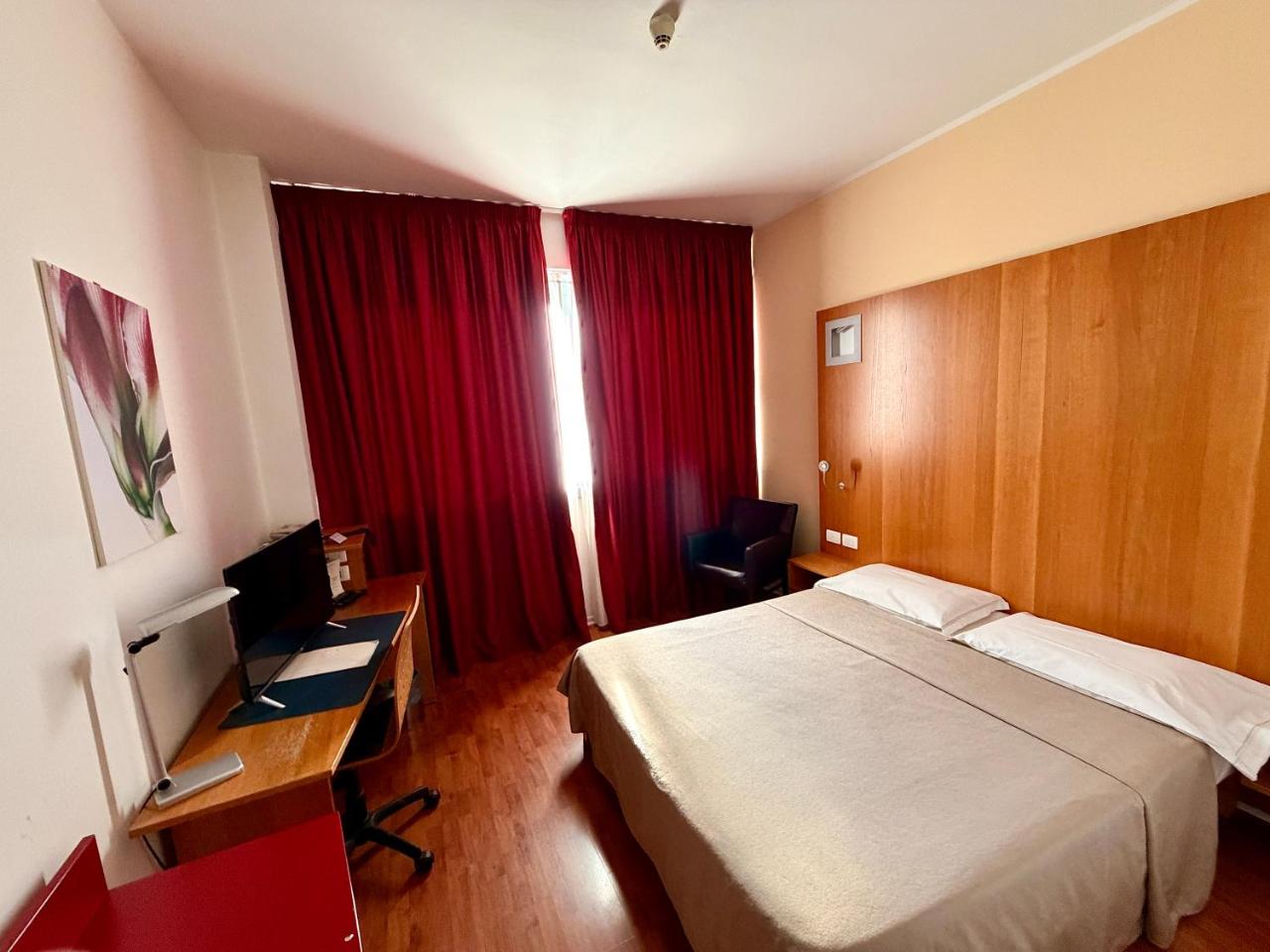 Executive Hotel - 5
